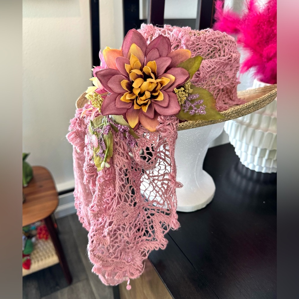 Artisan Straw Hat with Purple- Pinkish Lace and Large Flowers - Picture 4 of 9